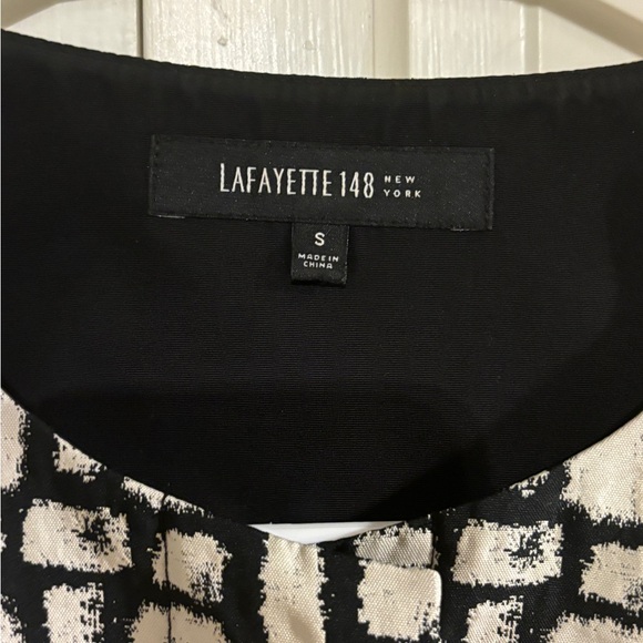 Lafayette 148 Evening Jacket
EUC
Size Small - Picture 3 of 6